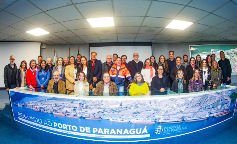 Delegação de empresários conhece e estreita relações com o Porto de Paranaguá