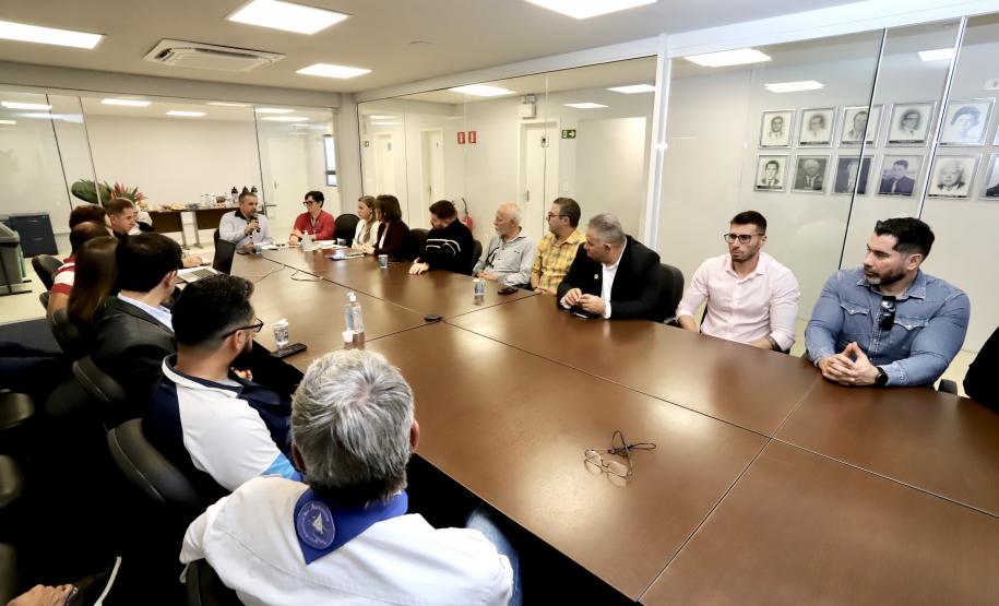 Portos do Paraná apresenta a moradores de Antonina projeto de revitalização do Barão do Teffé