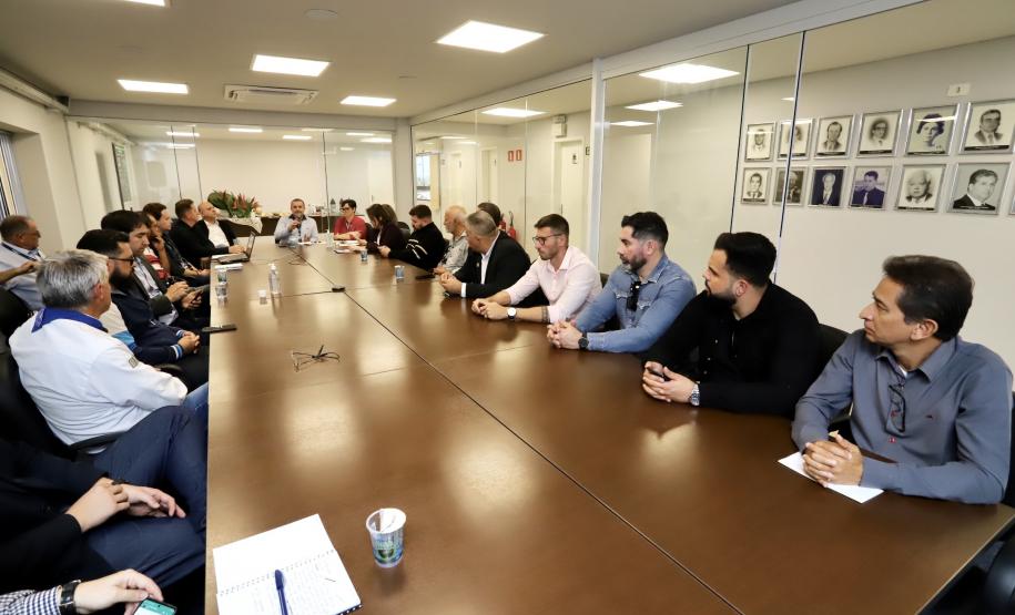 Portos do Paraná apresenta a moradores de Antonina projeto de revitalização do Barão do Teffé