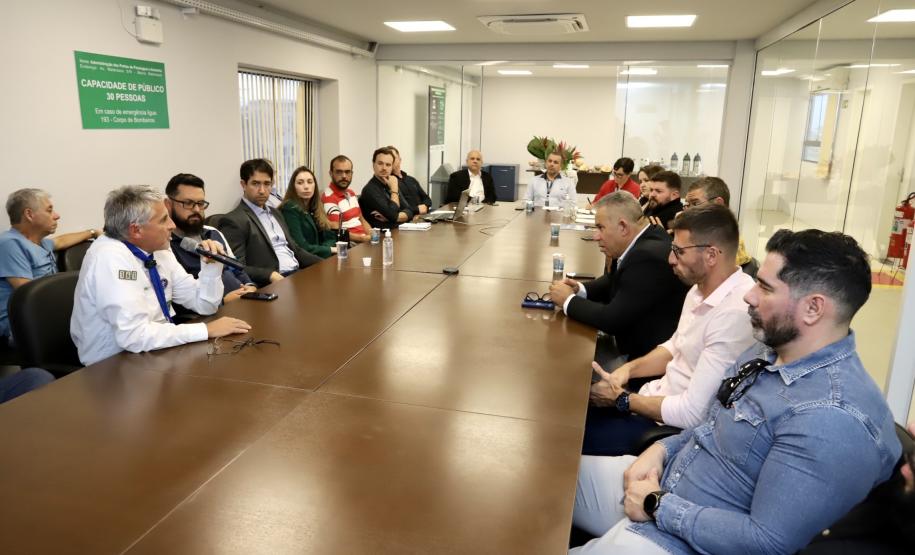 Portos do Paraná apresenta a moradores de Antonina projeto de revitalização do Barão do Teffé