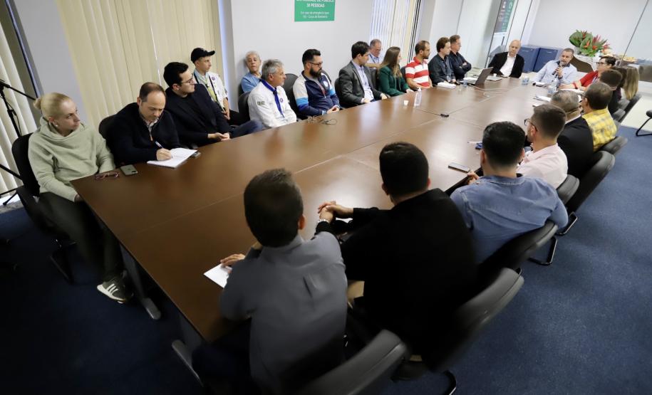 Portos do Paraná apresenta a moradores de Antonina projeto de revitalização do Barão do Teffé