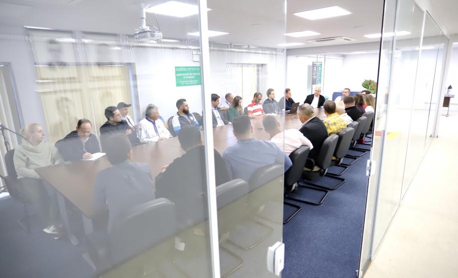 Portos do Paraná apresenta a moradores de Antonina projeto de revitalização do Barão do Teffé