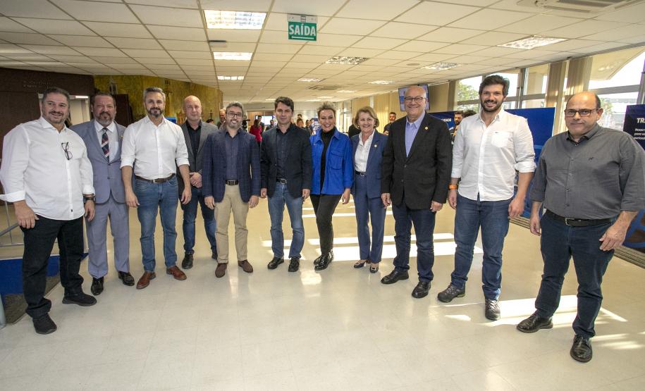 Deputados estaduais visitam o Porto de Paranaguá e homenageiam portuários