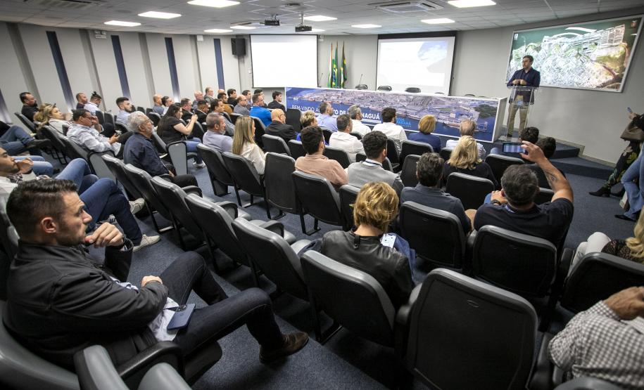Deputados estaduais visitam o Porto de Paranaguá e homenageiam portuários