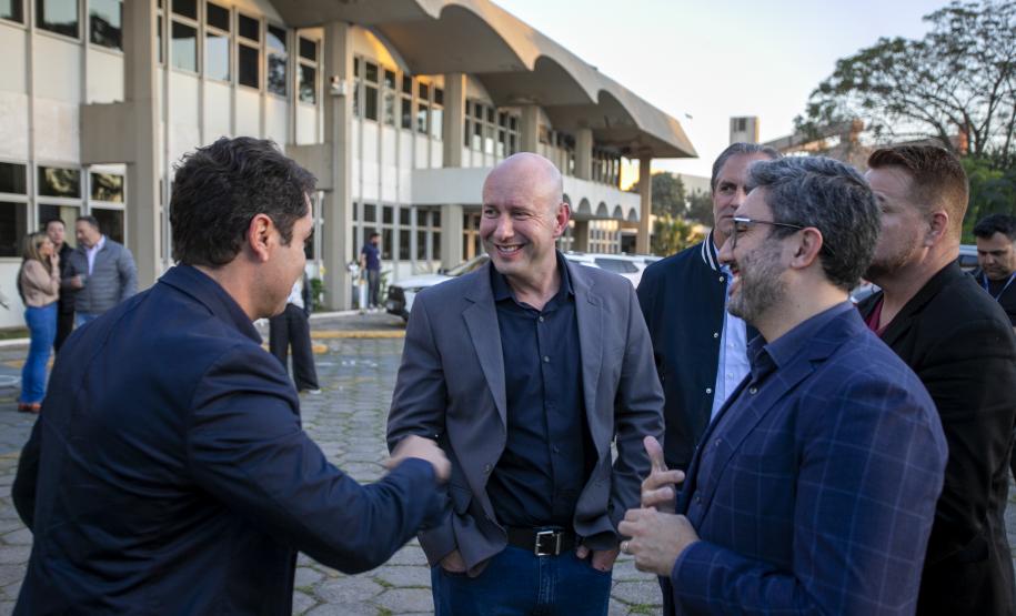 Deputados estaduais visitam o Porto de Paranaguá e homenageiam portuários
