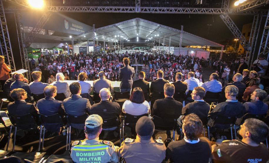 Deputados estaduais visitam o Porto de Paranaguá e homenageiam portuários