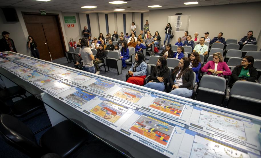 Projeto Porto Escola premia alunos de Paranaguá por desenhos e frases sobre o porto