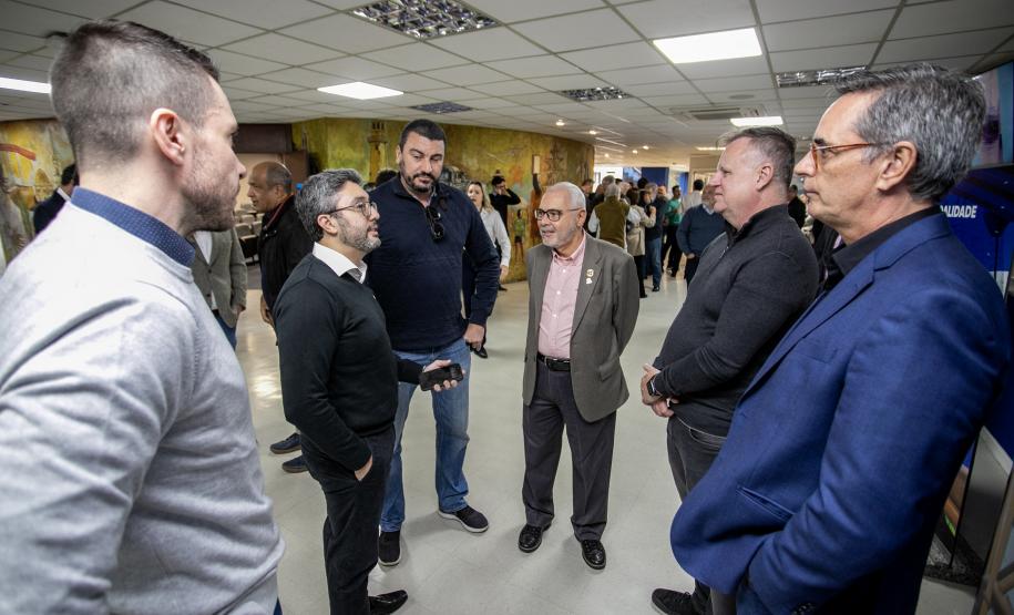 Visita ao Porto de Paranaguá abre encontro sobre logística, infraestrutura e transportes