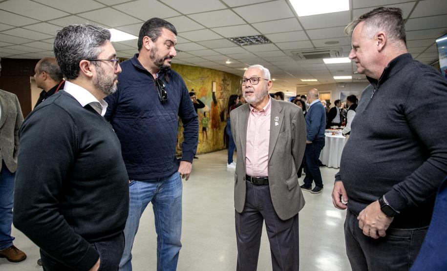 Visita ao Porto de Paranaguá abre encontro sobre logística, infraestrutura e transportes