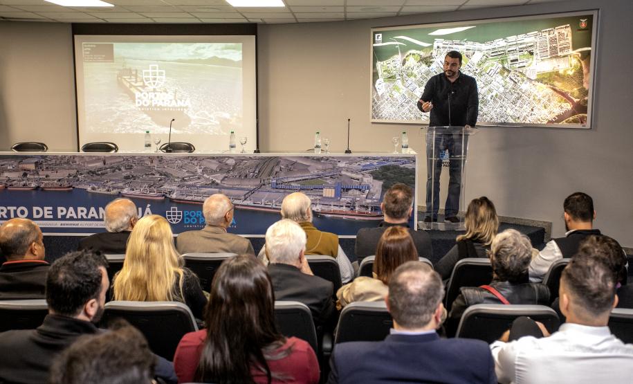 Visita ao Porto de Paranaguá abre encontro sobre logística, infraestrutura e transportes