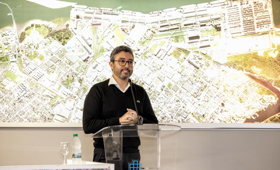 Visita ao Porto de Paranaguá abre encontro sobre logística, infraestrutura e transportes