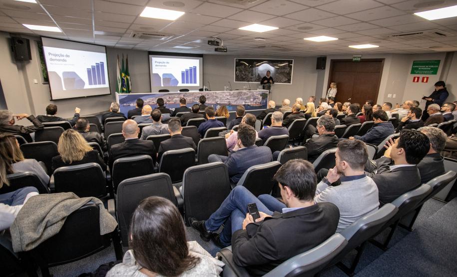 Visita ao Porto de Paranaguá abre encontro sobre logística, infraestrutura e transportes