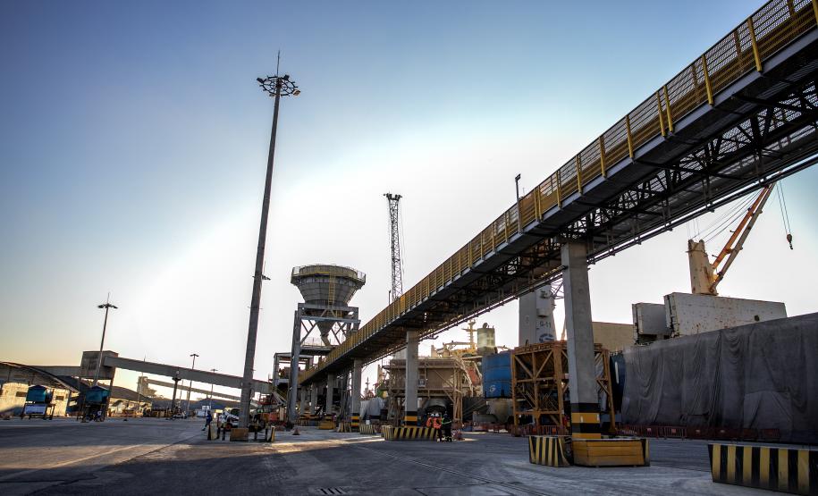 Obras no cais do Porto de Paranaguá aumentam segurança e eficiência das operações