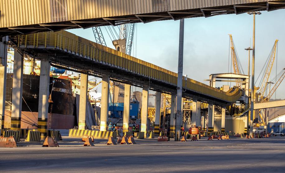 Obras no cais do Porto de Paranaguá aumentam segurança e eficiência das operações