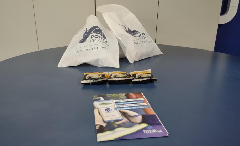 Portos do Paraná conscientiza sobre teste com etilômetro e segregação de resíduos