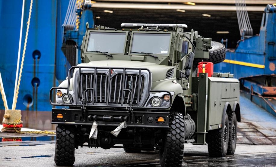 Porto de Paranaguá recebe 20 viaturas blindadas do Exército fabricadas nos EUA