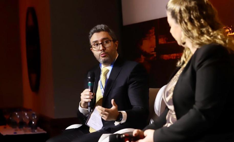 Nesta sexta-feira (25), no Hotel Bourbon, em Curitiba, o secretário nacional de Portos e Transportes Aquaviários (SNPTA), Fabrizio Pierdomenico, e o diretor-presidente da Portos do Paraná, Luiz Fernando Garcia, abriram a programação de painéis do 2º Seminário Portos Brasileiros.