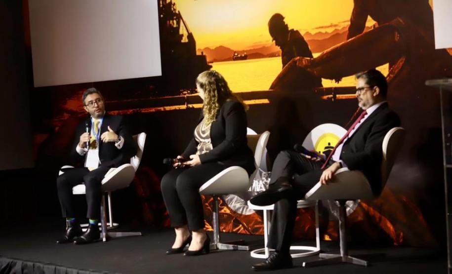 Nesta sexta-feira (25), no Hotel Bourbon, em Curitiba, o secretário nacional de Portos e Transportes Aquaviários (SNPTA), Fabrizio Pierdomenico, e o diretor-presidente da Portos do Paraná, Luiz Fernando Garcia, abriram a programação de painéis do 2º Seminário Portos Brasileiros.