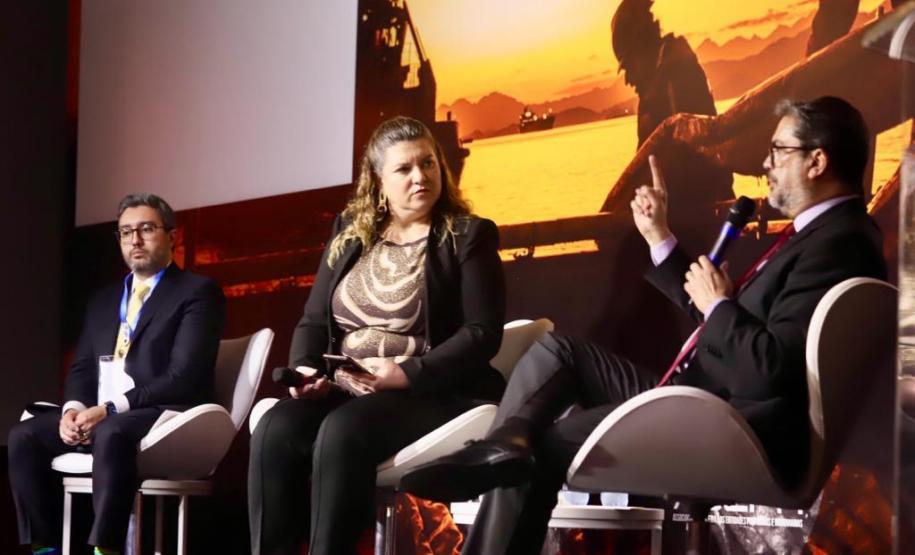 Nesta sexta-feira (25), no Hotel Bourbon, em Curitiba, o secretário nacional de Portos e Transportes Aquaviários (SNPTA), Fabrizio Pierdomenico, e o diretor-presidente da Portos do Paraná, Luiz Fernando Garcia, abriram a programação de painéis do 2º Seminário Portos Brasileiros.