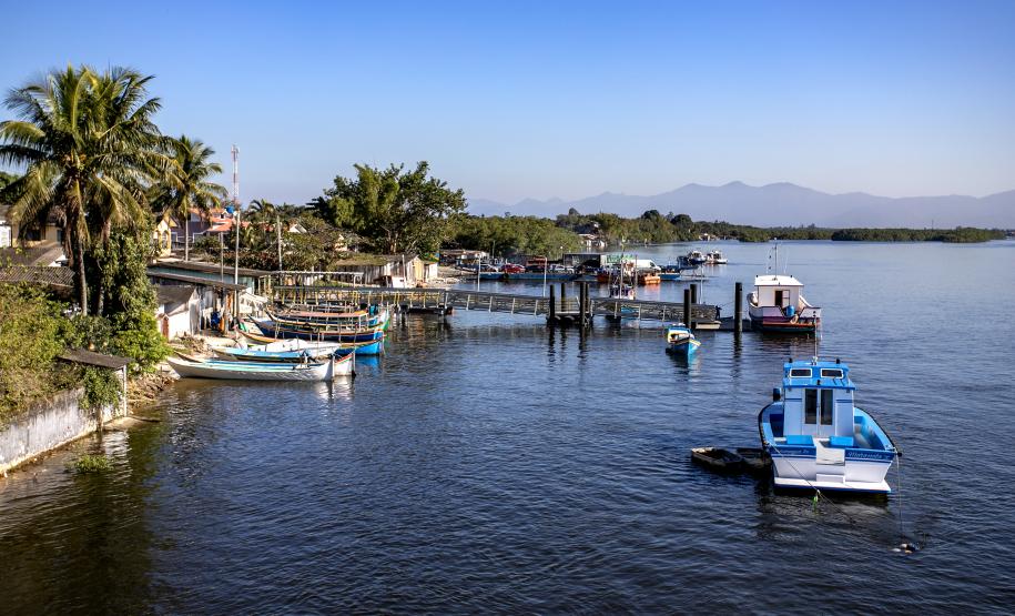 Na primeira etapa, foram dois atracadouros construídos na Ilha do Mel (Brasília e Encantadas), entregues no final de 2021; e outros cinco foram finalizados no início deste ano: dois na Ilha dos Valadares; um no Santuário do Rocio; e dois em Antonina – na Ponta da Pita e no Portinho.