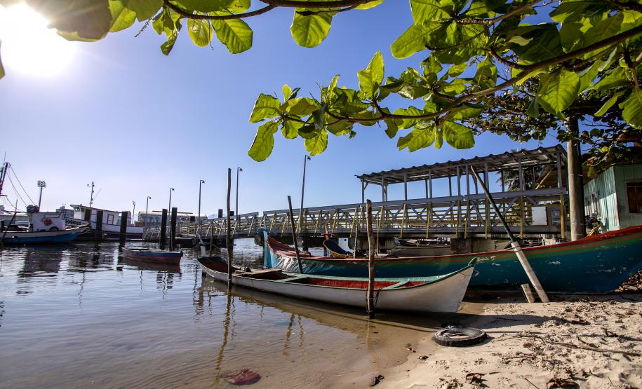 Na primeira etapa, foram dois atracadouros construídos na Ilha do Mel (Brasília e Encantadas), entregues no final de 2021; e outros cinco foram finalizados no início deste ano: dois na Ilha dos Valadares; um no Santuário do Rocio; e dois em Antonina – na Ponta da Pita e no Portinho.