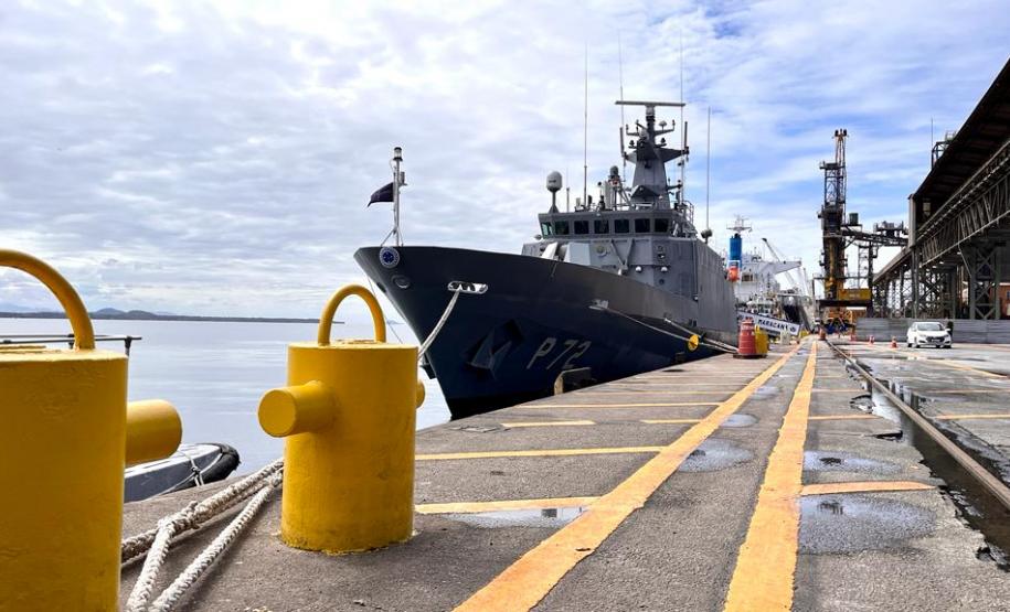 Após três dias em Paranaguá, navio-patrulha da Marinha segue em missão pela costa brasileira