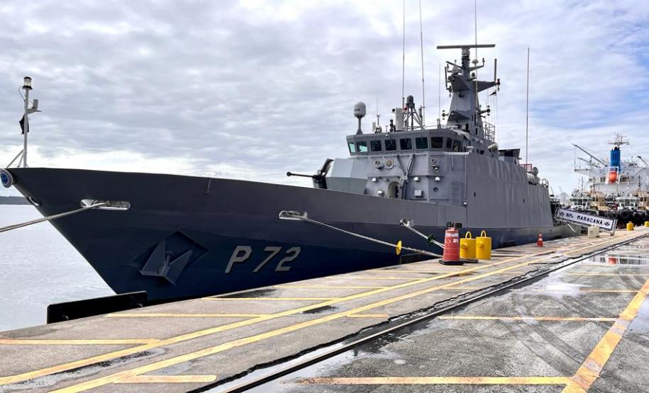 Após três dias em Paranaguá, navio-patrulha da Marinha segue em missão pela costa brasileira
