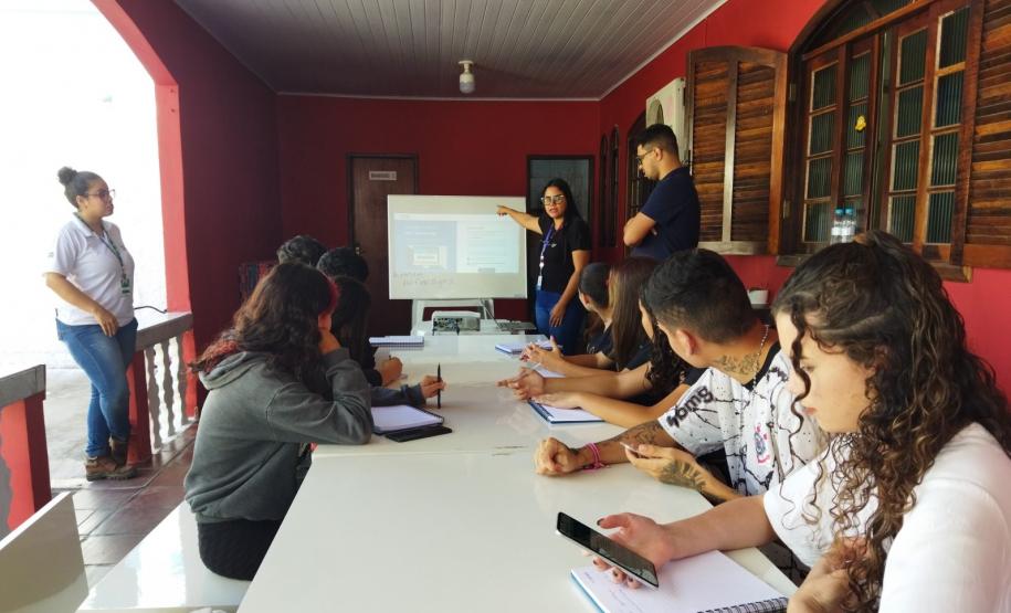 Portos do Paraná leva cursos profissionalizantes a jovens em duas comunidades