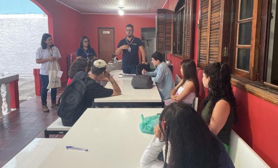 Portos do Paraná leva cursos profissionalizantes a jovens em duas comunidades