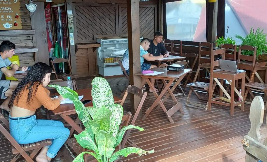 Portos do Paraná leva cursos profissionalizantes a jovens em duas comunidades