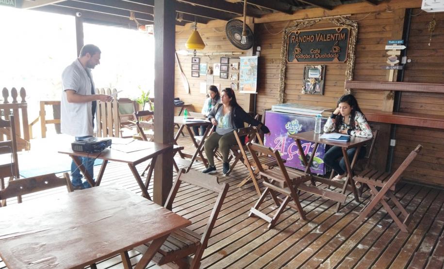 Portos do Paraná leva cursos profissionalizantes a jovens em duas comunidades