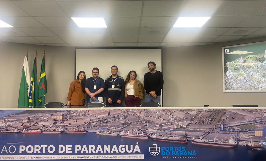 Acadêmicos da Unespar fazem visita técnica ao Porto de Paranaguá