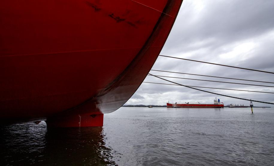 Porto de Paranaguá recebe primeiro navio "verde" do mundo nesta sexta-feira
