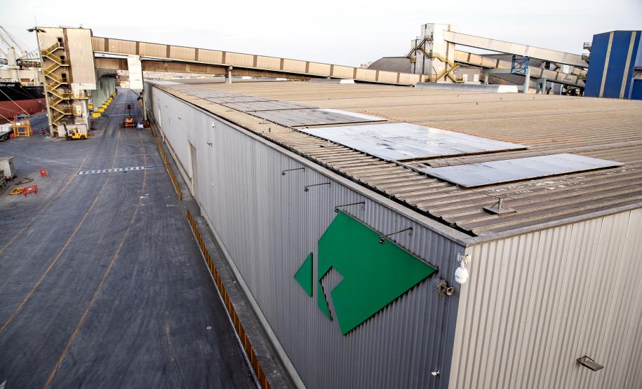 Painéis fotovoltaicos incrementam sustentabilidade no terminal da Klabin no porto