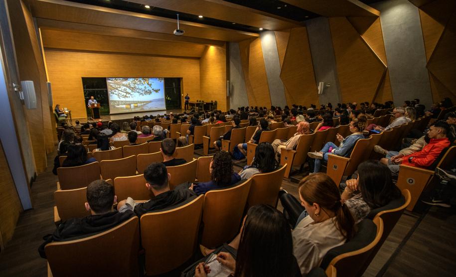 Mais de 200 alunos participaram de palestra realizada pela Portos do Paraná