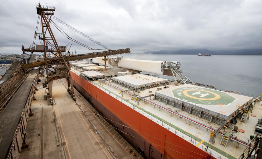 Navio de velas metálicas, Pyxis Ocean começa embarque de 63 mil toneladas em Paranaguá