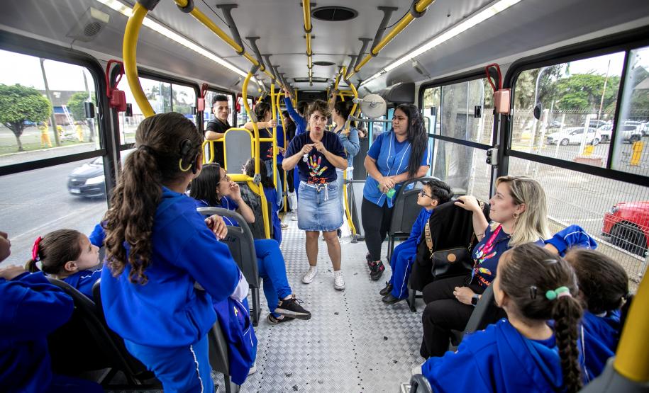 Porto de Paranaguá recebe grupo especial da comunidade surda