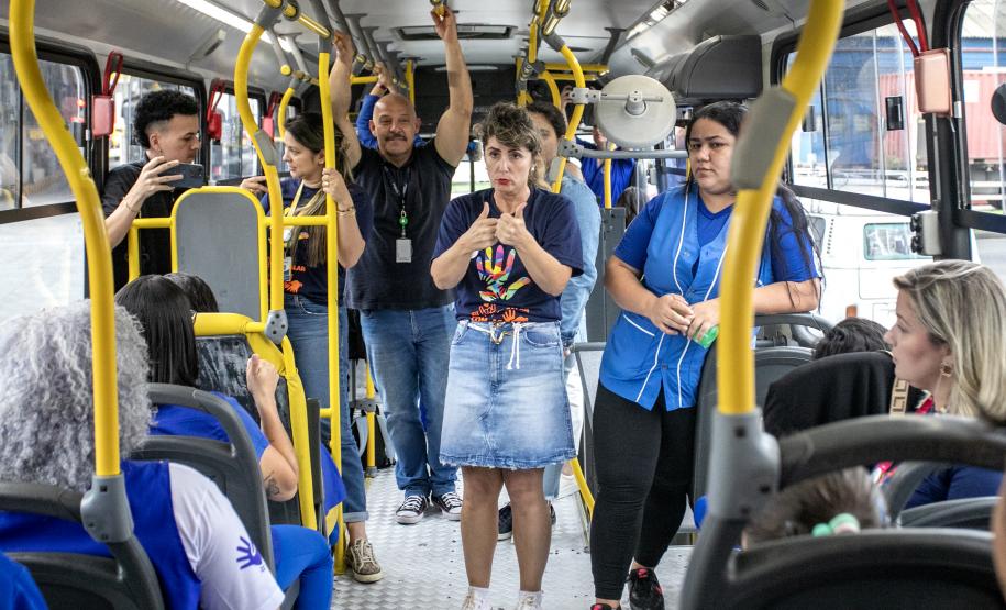 Porto de Paranaguá recebe grupo especial da comunidade surda