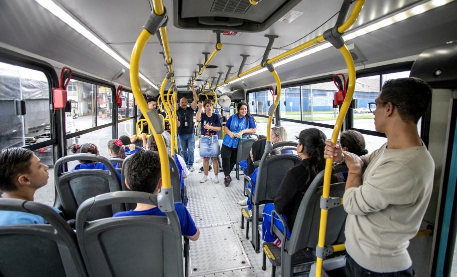 Porto de Paranaguá recebe grupo especial da comunidade surda