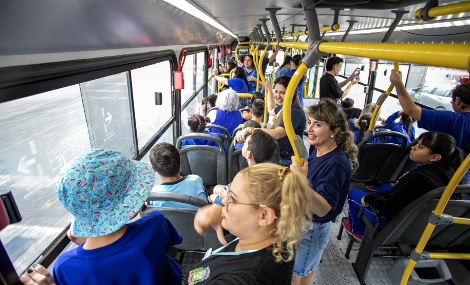 Porto de Paranaguá recebe grupo especial da comunidade surda