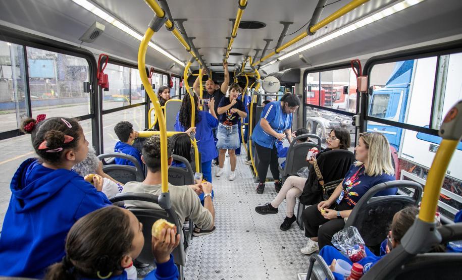 Porto de Paranaguá recebe grupo especial da comunidade surda