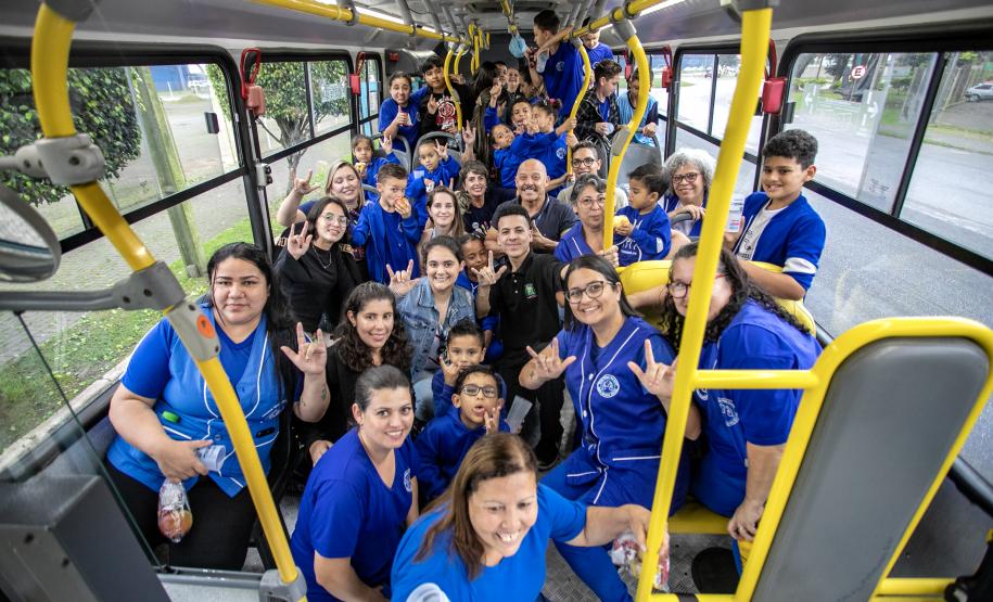 Porto de Paranaguá recebe grupo especial da comunidade surda