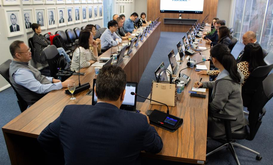 Comitiva com empresários chineses visita a Portos do Paraná