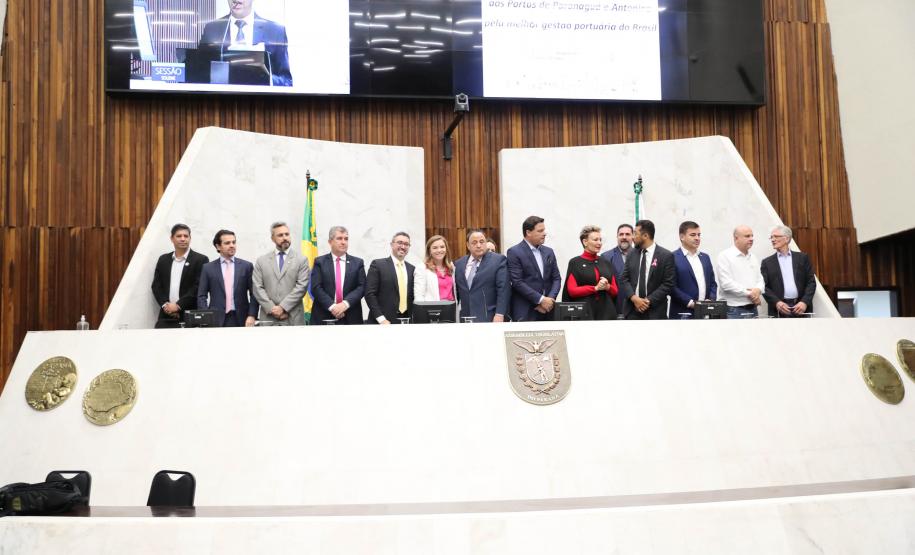 Com melhor gestão do Brasil, Portos do Paraná recebe homenagem da Assembleia