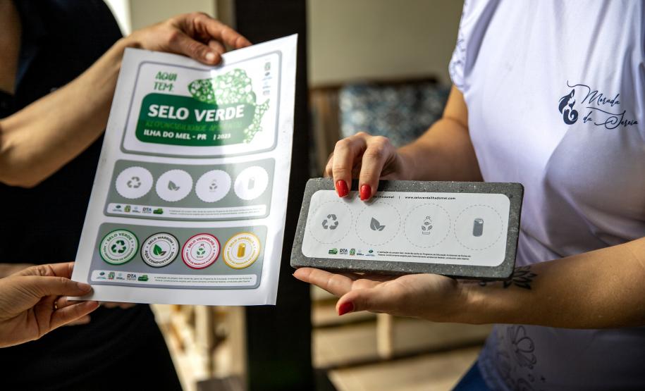 Portos do Paraná certifica empresas da Ilha do Mel com “Selo Verde 2023”