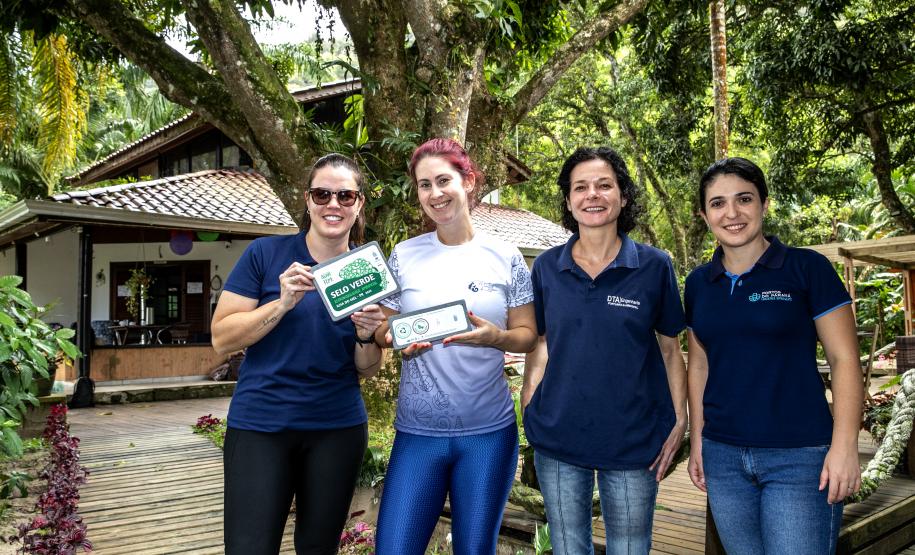 Portos do Paraná certifica empresas da Ilha do Mel com “Selo Verde 2023”