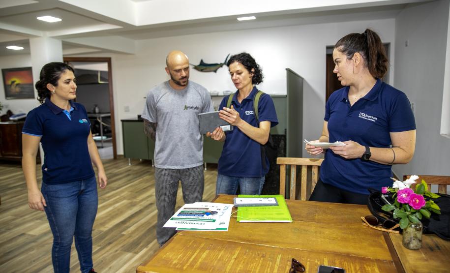 Portos do Paraná certifica empresas da Ilha do Mel com “Selo Verde 2023”