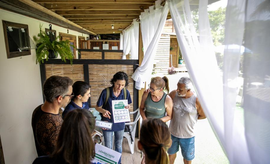 Portos do Paraná certifica empresas da Ilha do Mel com “Selo Verde 2023”