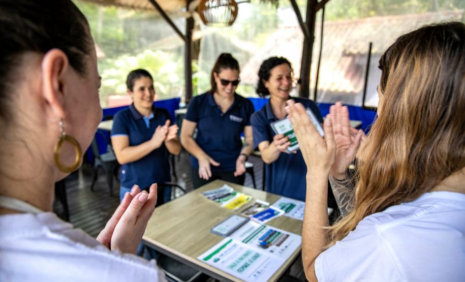 Portos do Paraná certifica empresas da Ilha do Mel com “Selo Verde 2023”