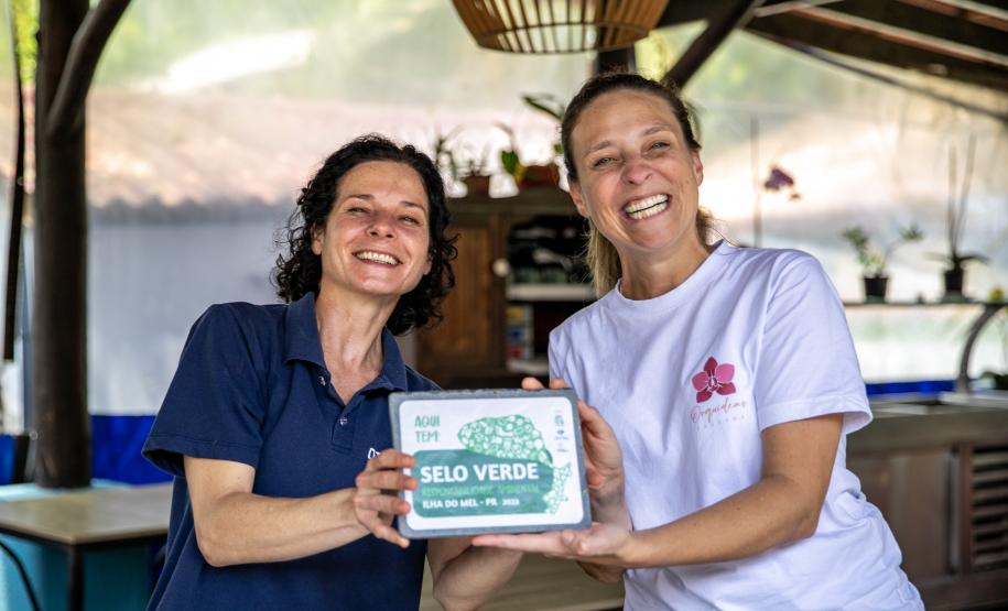 Portos do Paraná certifica empresas da Ilha do Mel com “Selo Verde 2023”